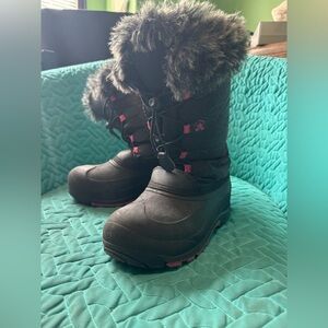 GUC KAMIK size 5 kids/women Black and Pink Winter Boots with fake Fur Trim